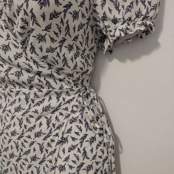 Cotton On - Floral Print Wrap Style Mini Dress - Picture 4 of 13